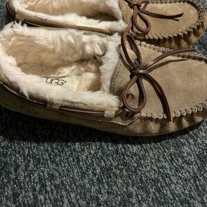 UGG Women's Dakota Tan‎  Suede Slippers Moccasin Shoes Size 6